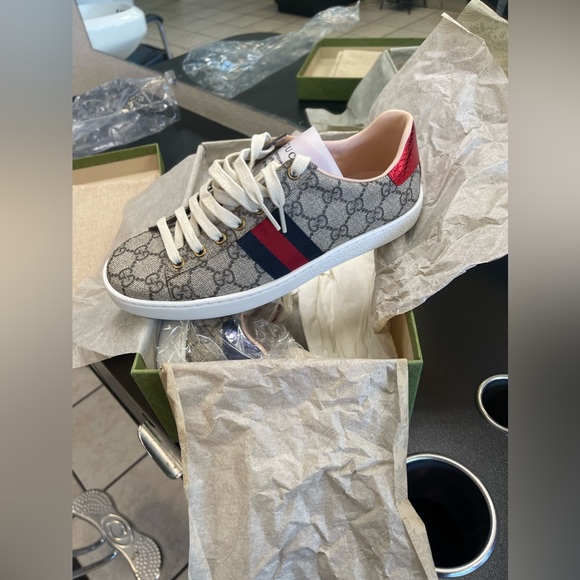 Authentic Gucci Sneakers - Picture 5 of 7